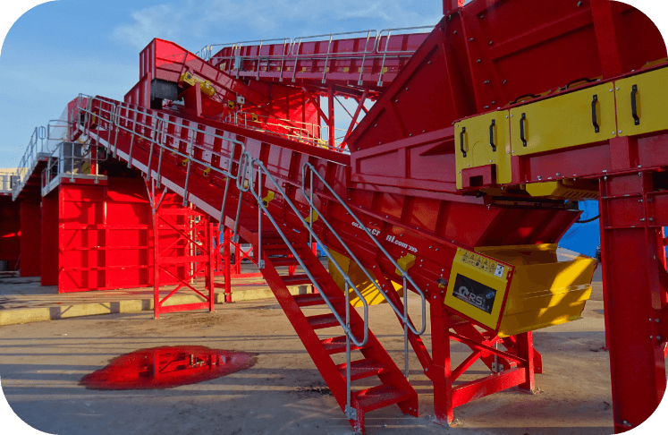 Heavy-duty waste conveyor system for efficient material handling