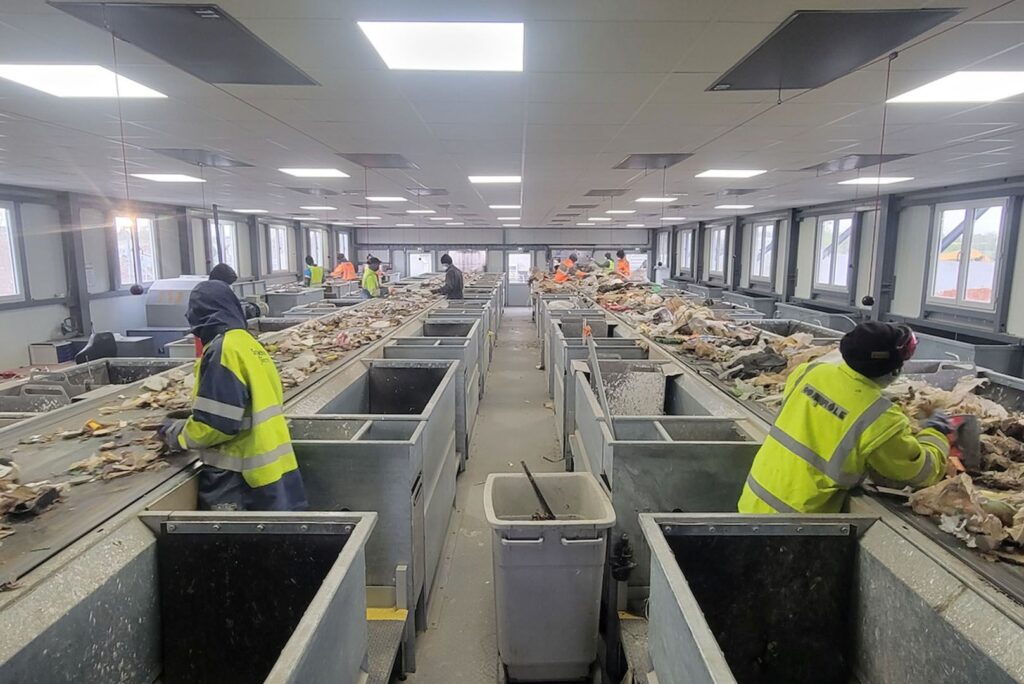 waste recycling picking