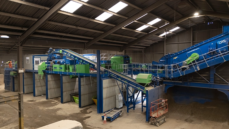 Guide to Choosing the Right Recycling Heavy-duty recycling screen processing mixed waste materials