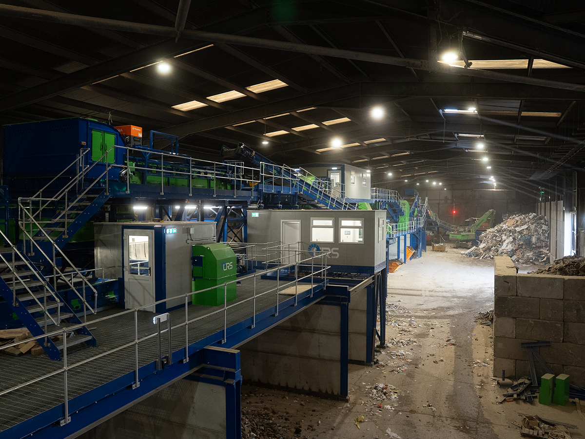 Integrated waste processing plant designed for high-efficiency material recovery